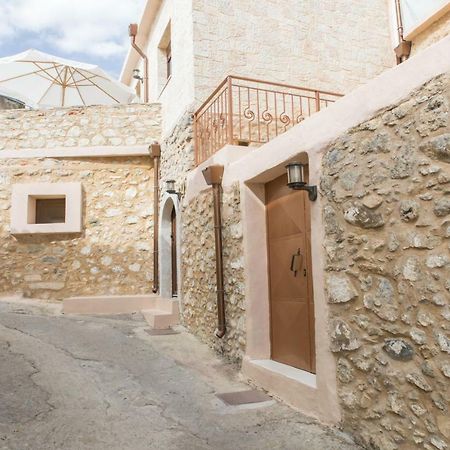 Nivritos Traditional Homes Exterior photo