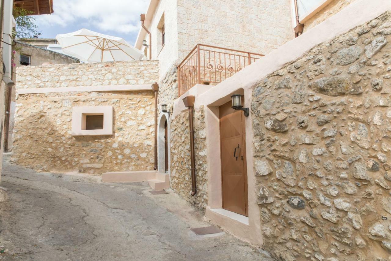 Nivritos Traditional Homes Exterior photo