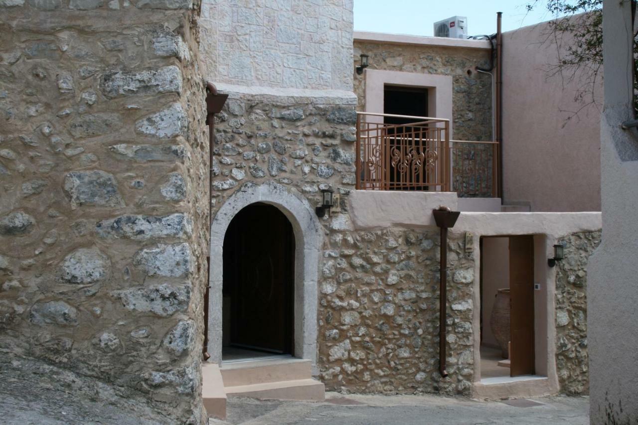 Nivritos Traditional Homes Exterior photo