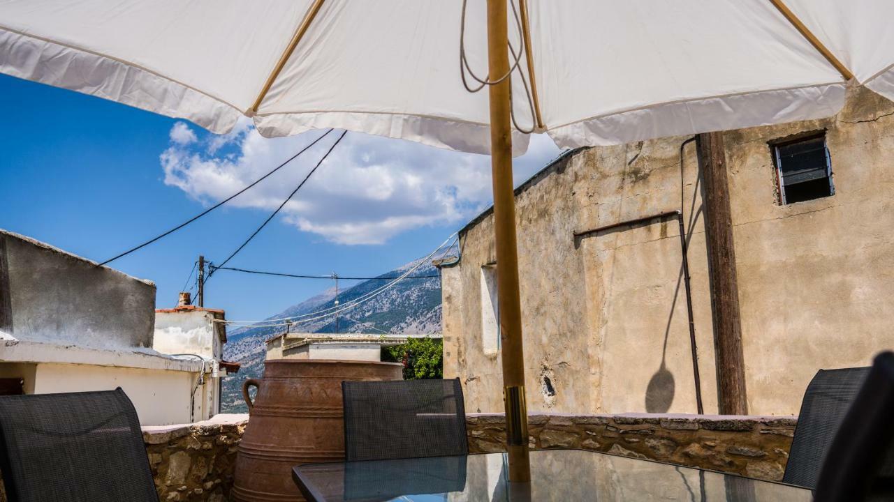 Nivritos Traditional Homes Exterior photo