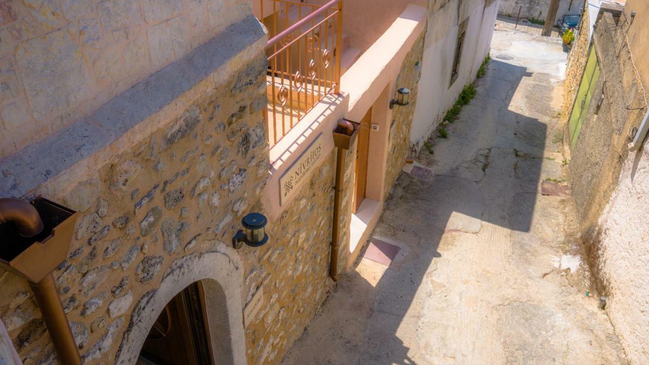 Nivritos Traditional Homes Exterior photo
