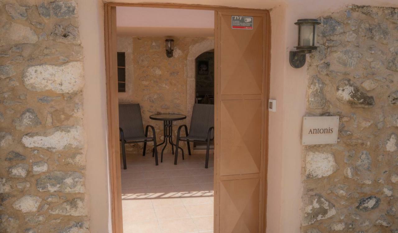 Nivritos Traditional Homes Exterior photo