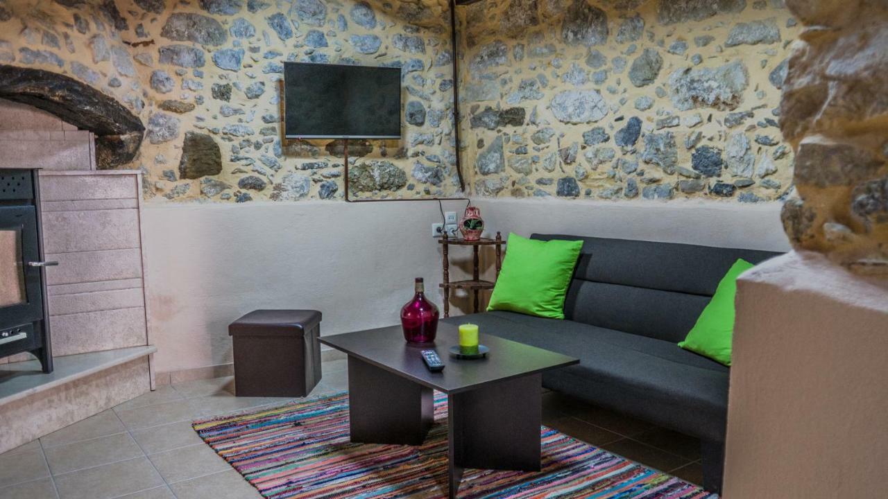 Nivritos Traditional Homes Exterior photo